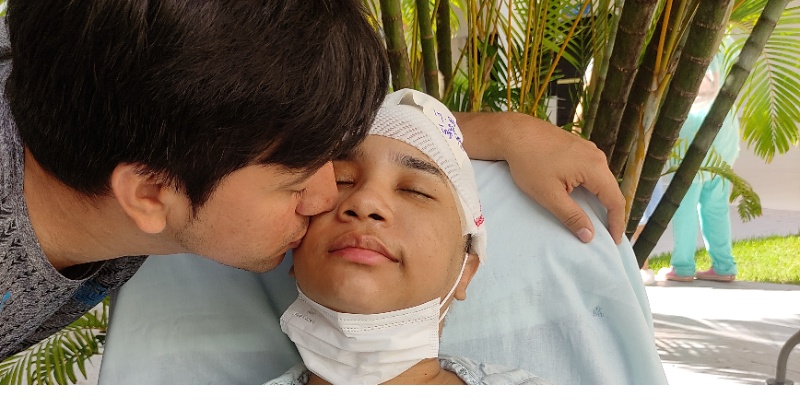 Carlos e Mayza em imagem oficial compartilhada pela família em sua campanha de apoio.